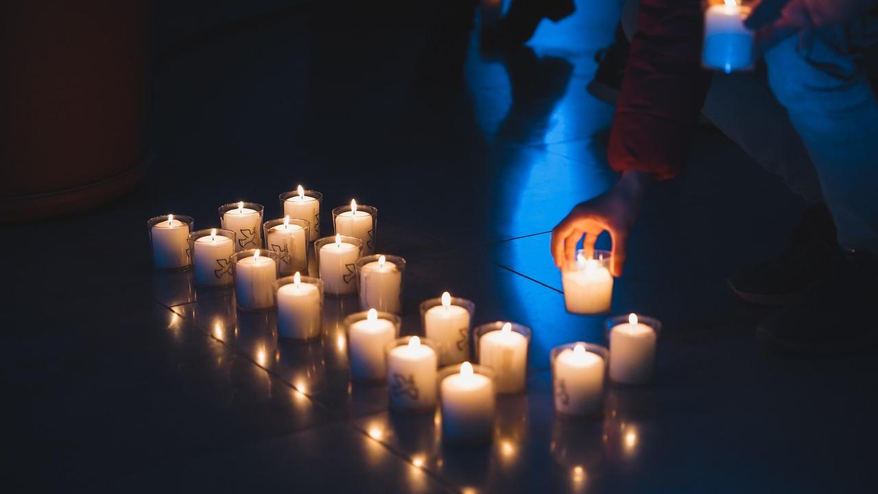 candles-7121575_1280