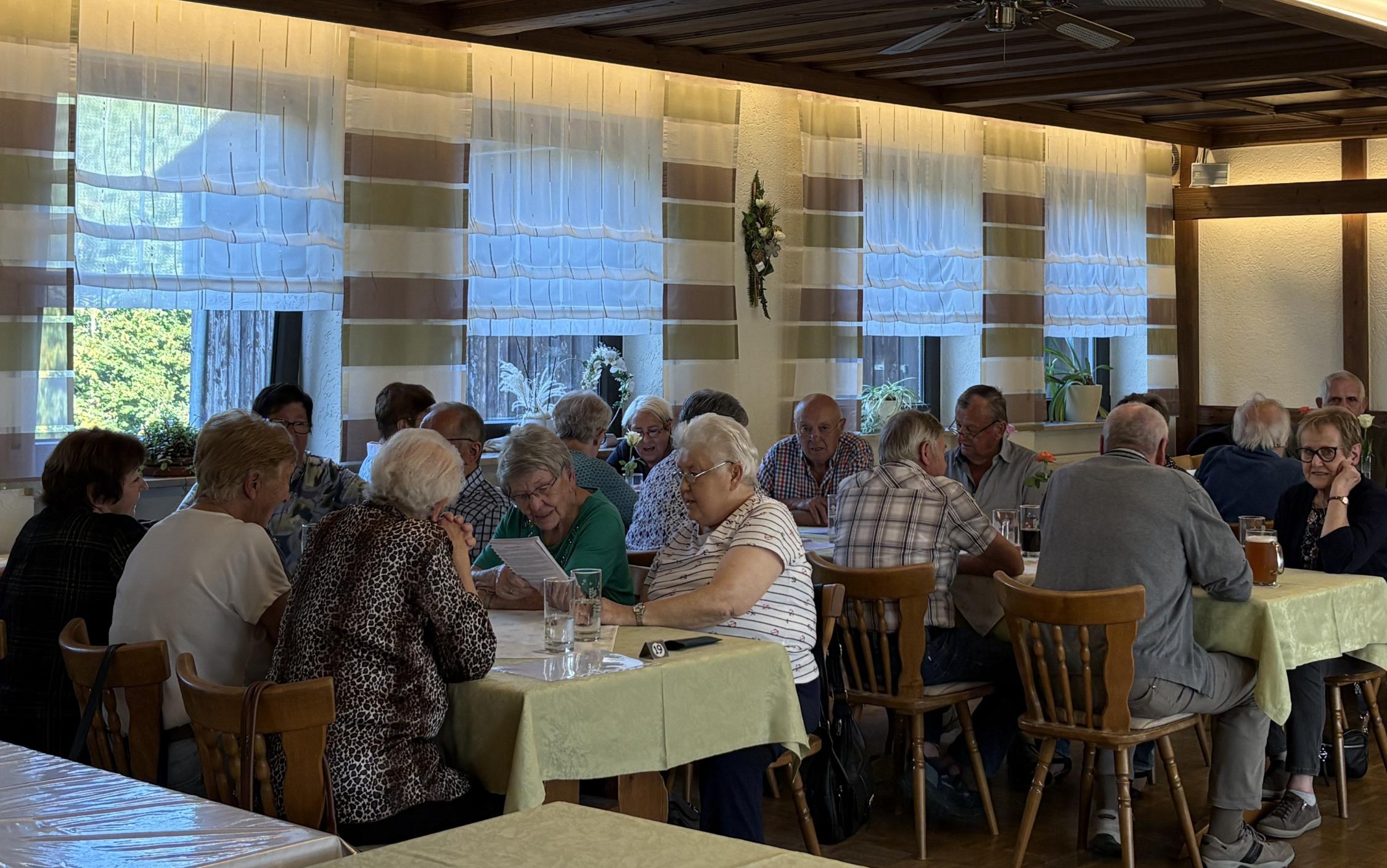 Bild vom Wirtshaussingen 2027 mit Besucherinnen und Besuchern