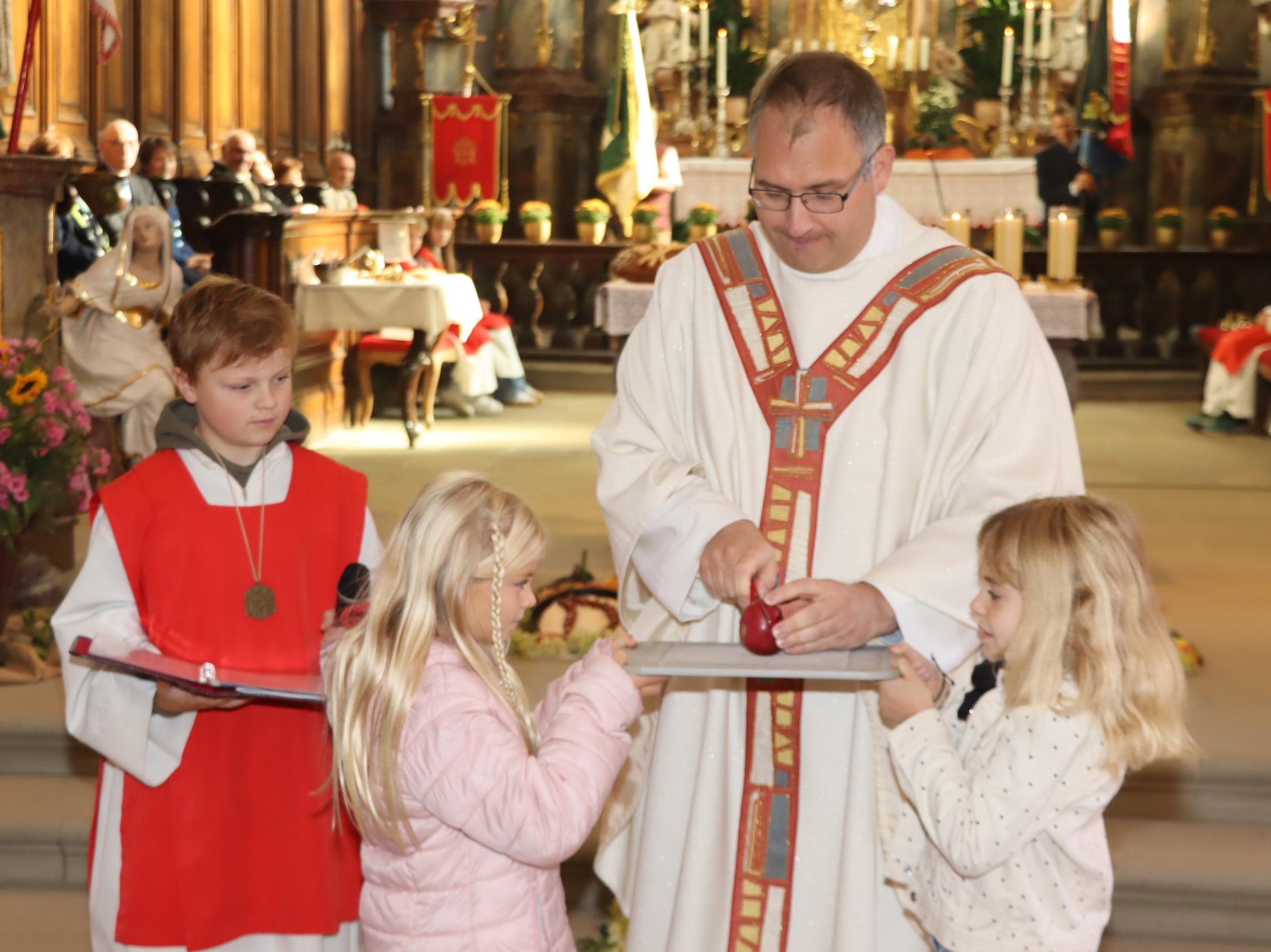 ErntedankWeismain_Apfel