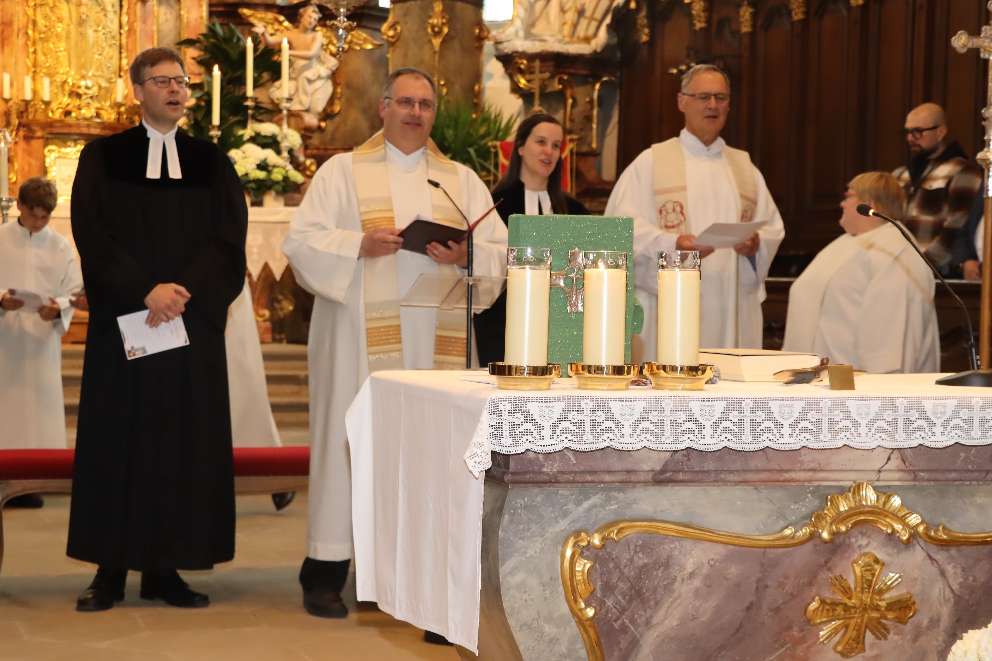 Ökumenischer Gottesdienst, Bild der Zelebranten im Altarraum